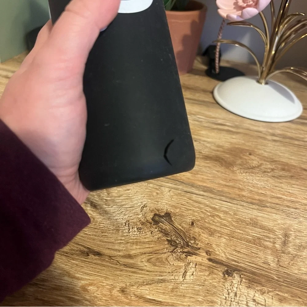 PELOTON NON-SLIP SILICONE GLASS WATER BOTTLE 16OZ - Picture 2 of 3